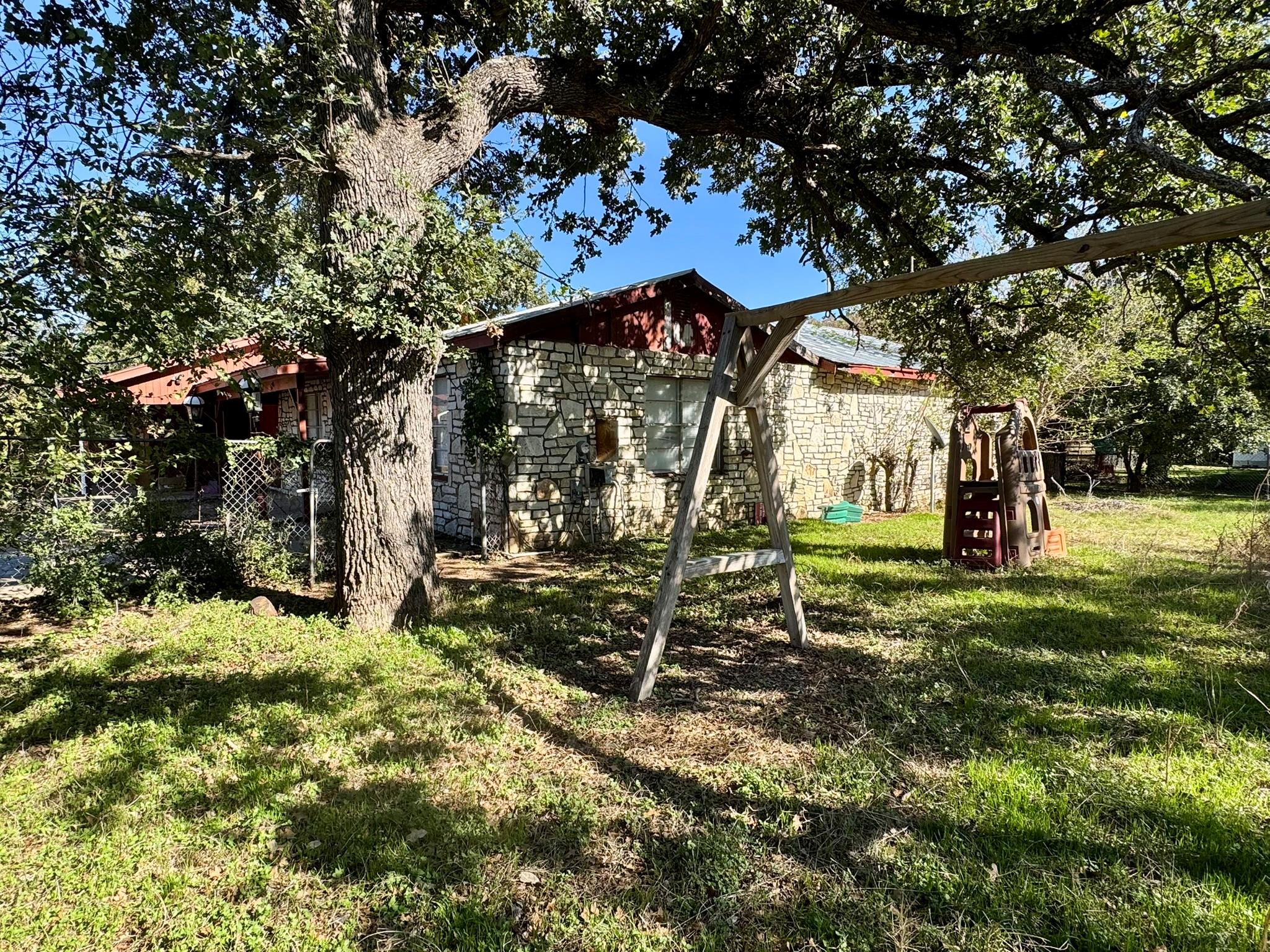 520 Munson St, Tow, TX 78672