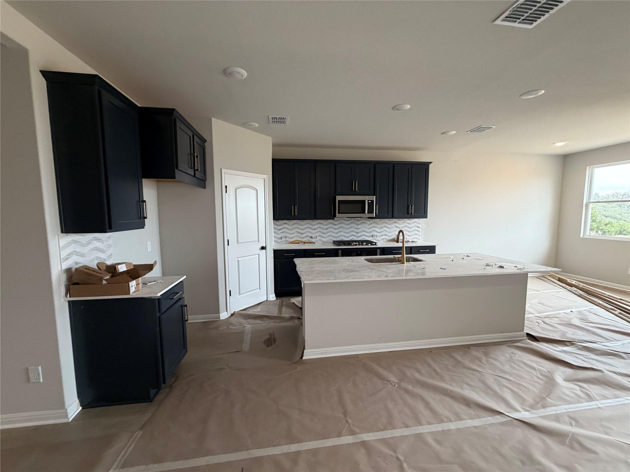 193 Crater Lake Dr, Dripping Springs, TX 78620