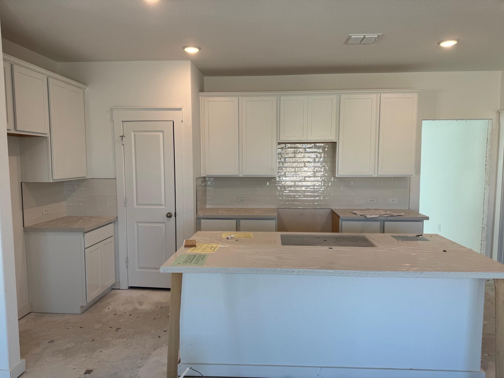 412 Quail Convey Dr, Jarrell, TX 76537