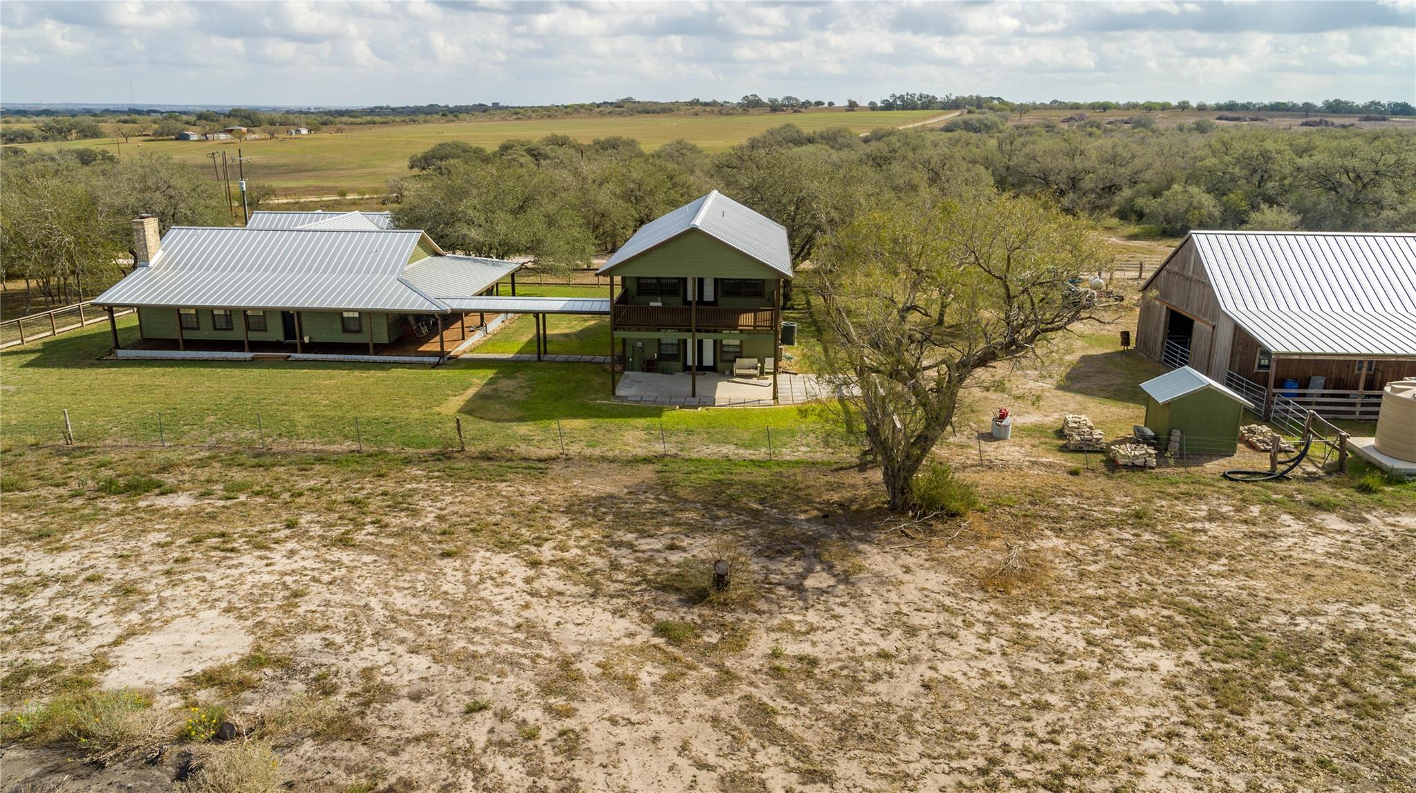 698 Hilbrich Rd, Westhoff, TX 77994