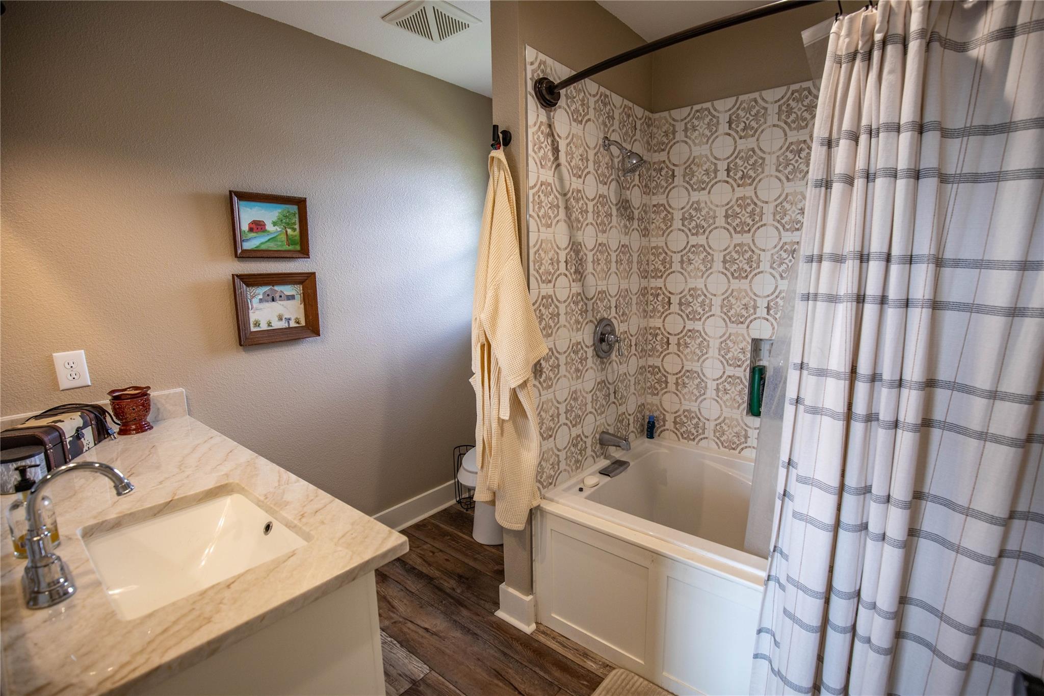 698 Hilbrich Rd, Westhoff, TX 77994