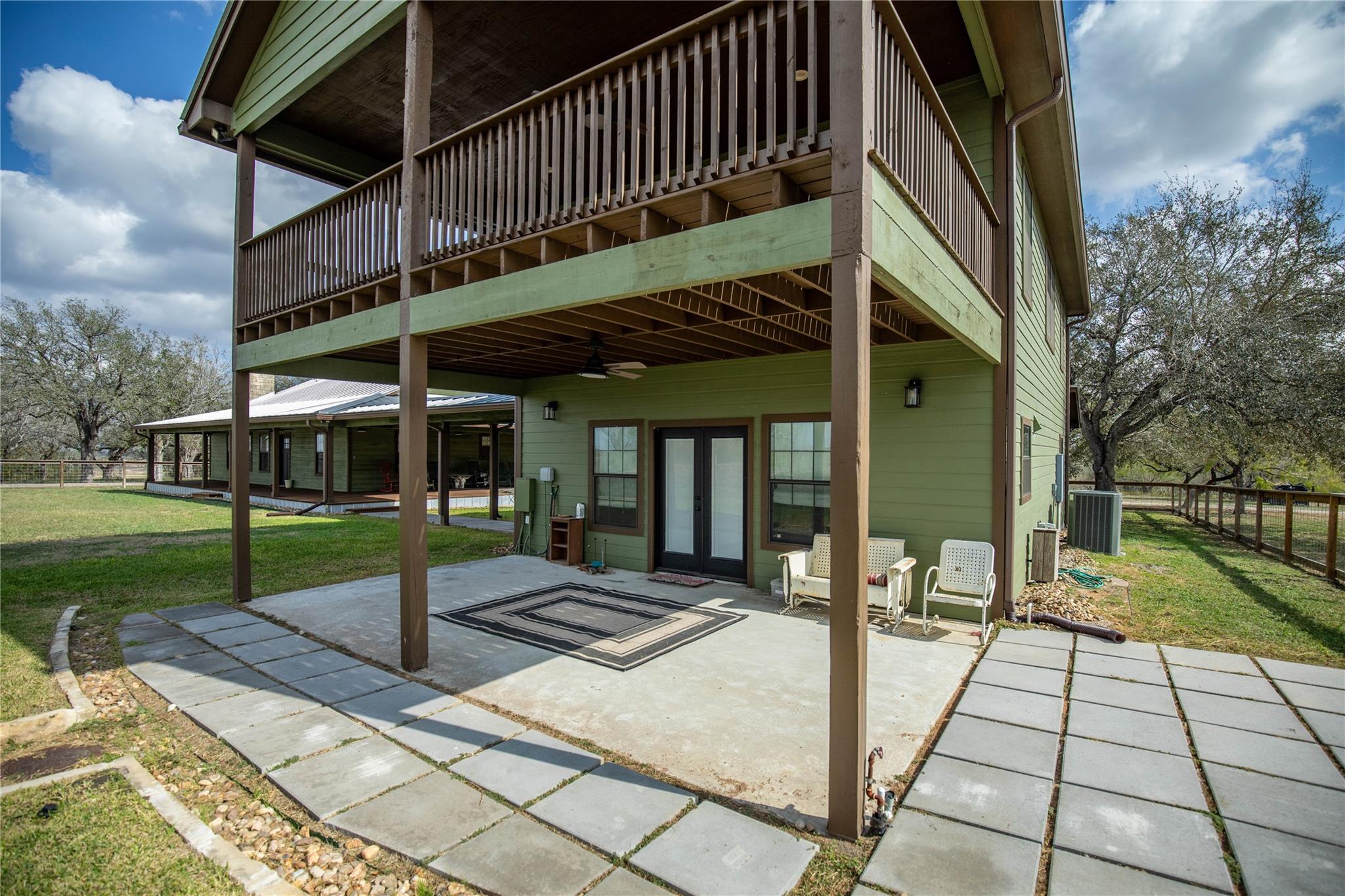 698 Hilbrich Rd, Westhoff, TX 77994