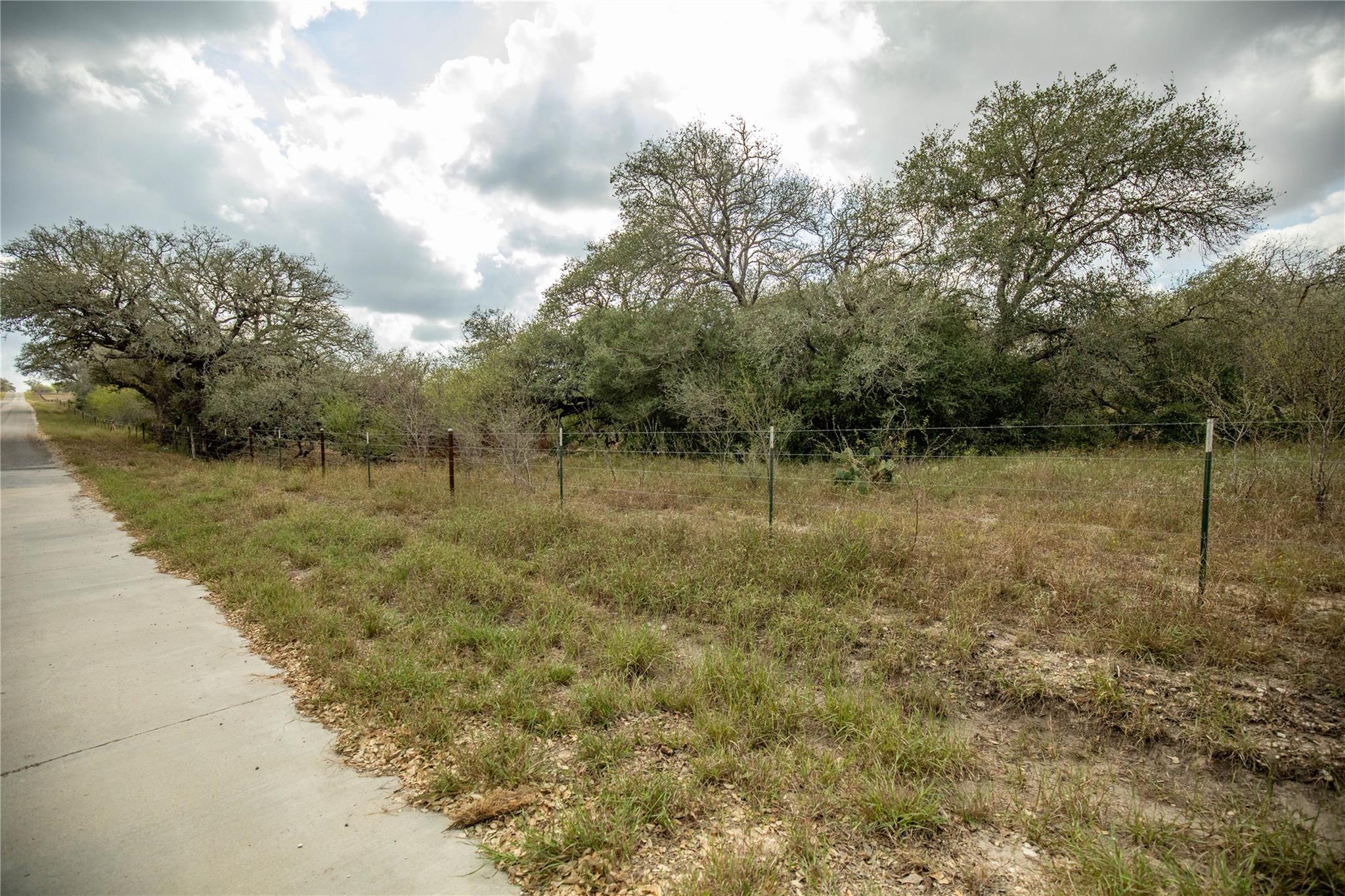 698 Hilbrich Rd, Westhoff, TX 77994
