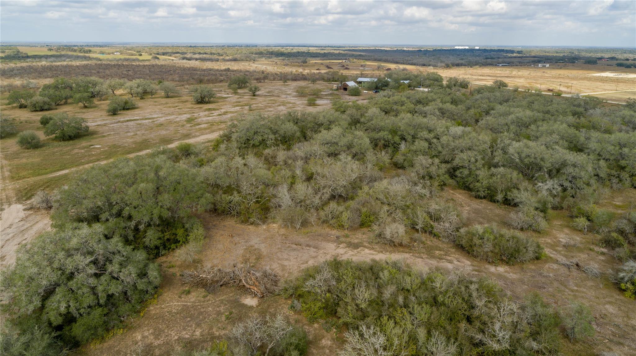 698 Hilbrich Rd, Westhoff, TX 77994
