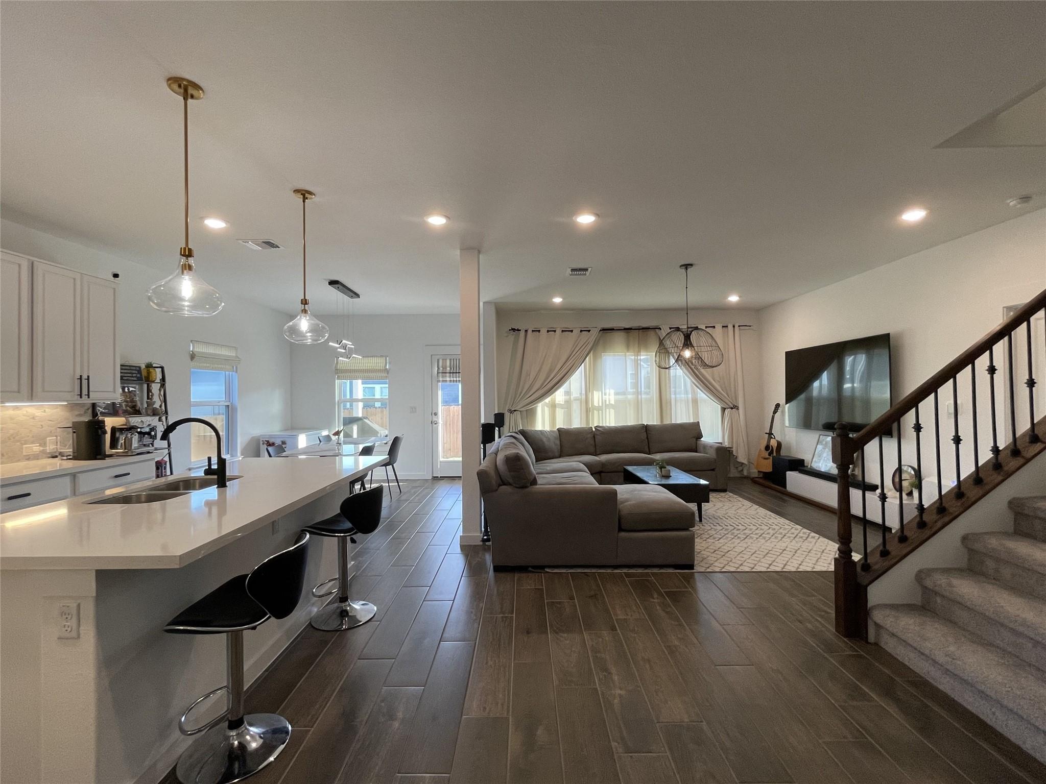 15502 Pewter Luster Cv, Del Valle, TX 78617