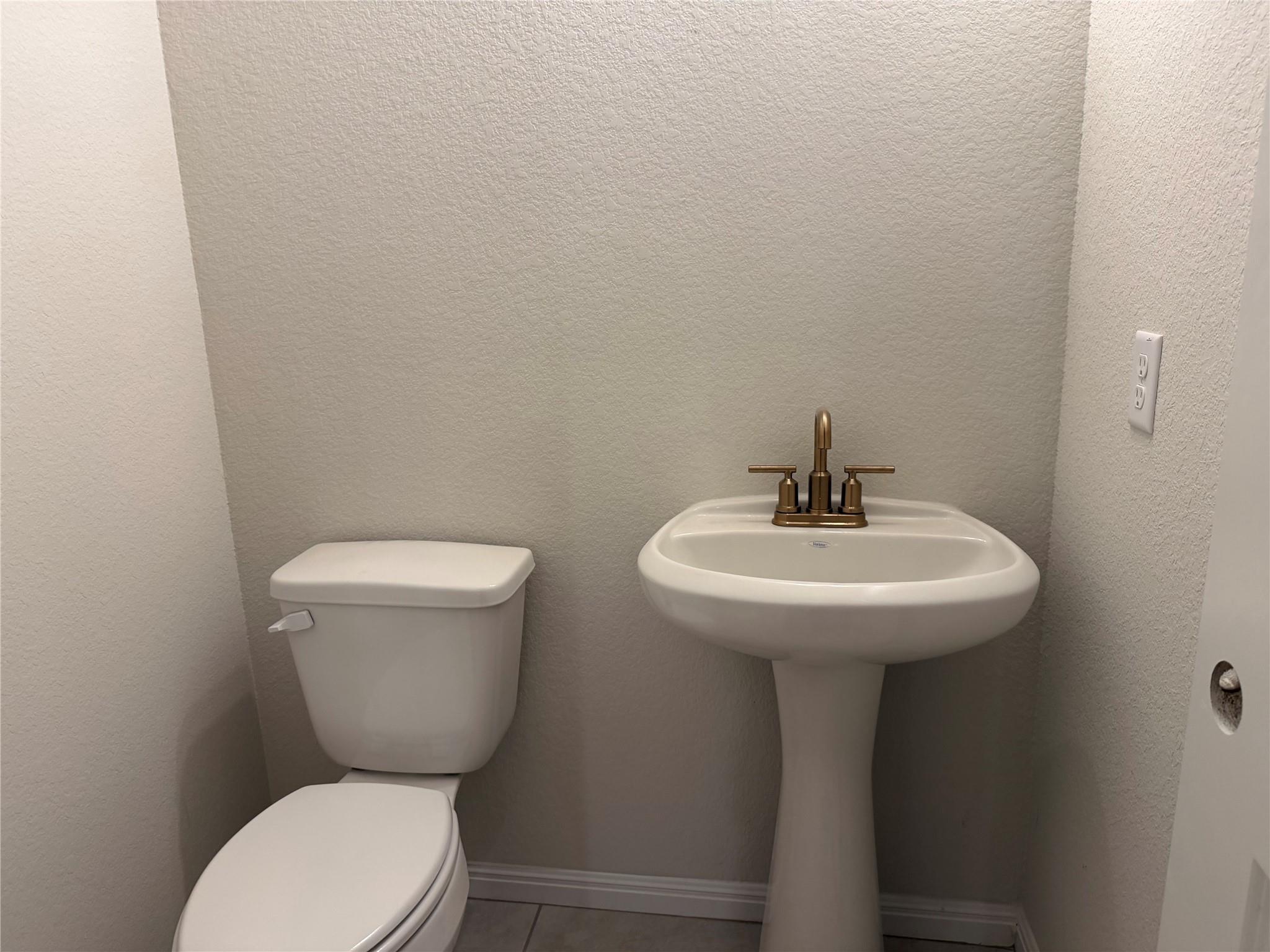 198 Crater Lake Dr, Dripping Springs, TX 78620