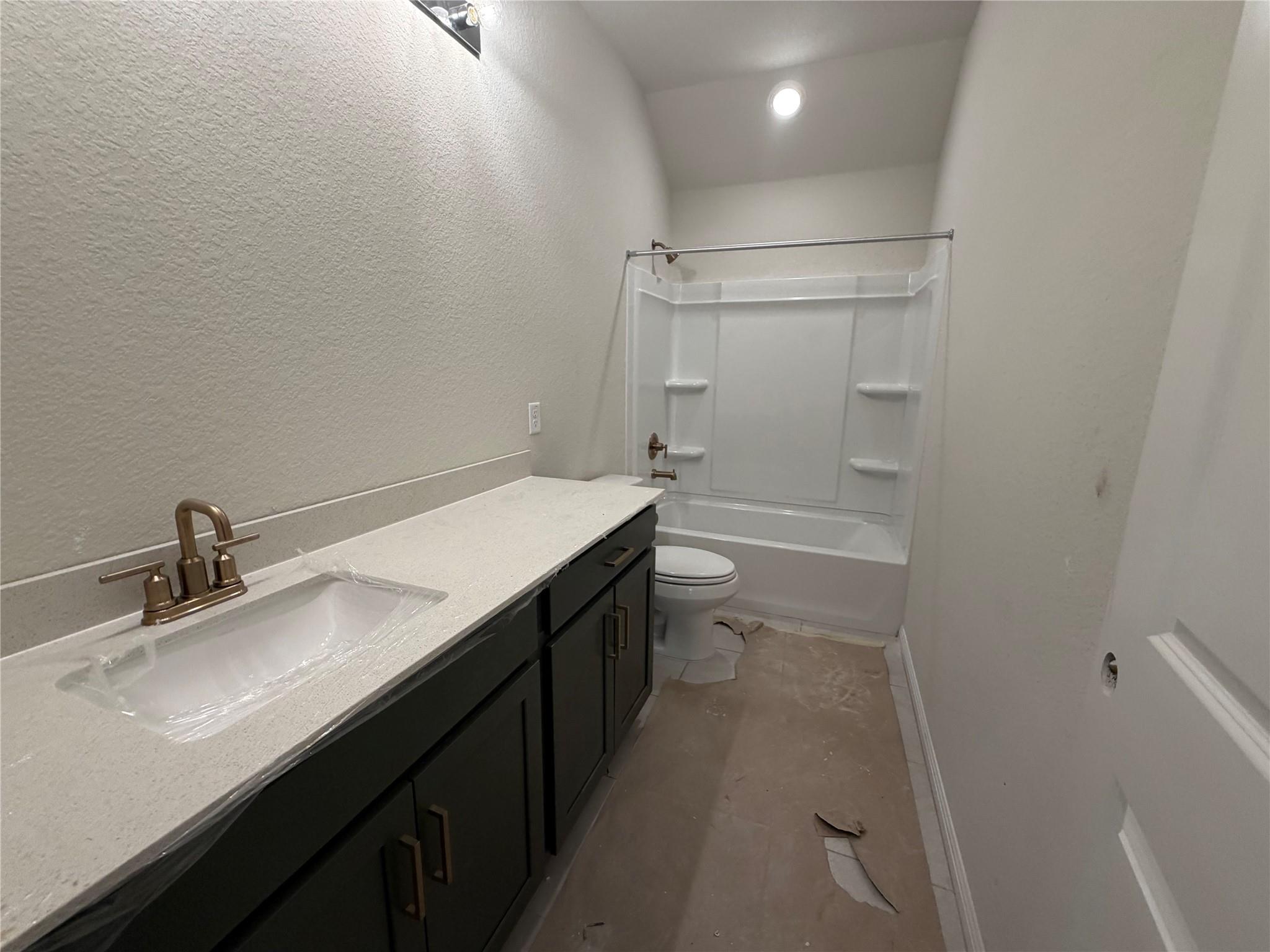 198 Crater Lake Dr, Dripping Springs, TX 78620