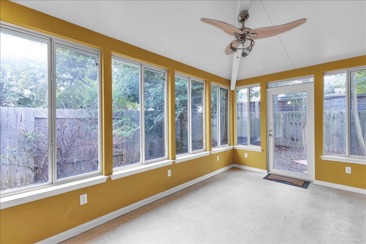 9237 La Siesta Bnd, Austin, TX 78749