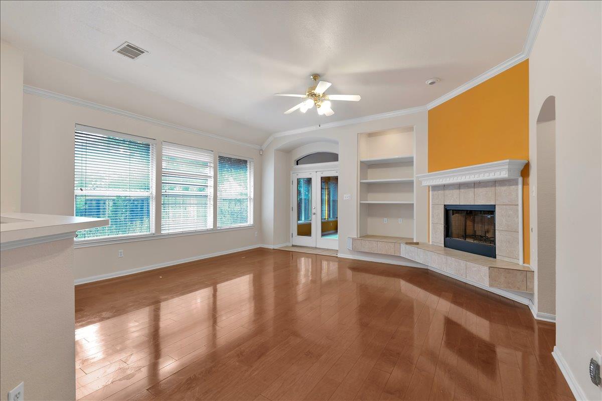 9237 La Siesta Bnd, Austin, TX 78749