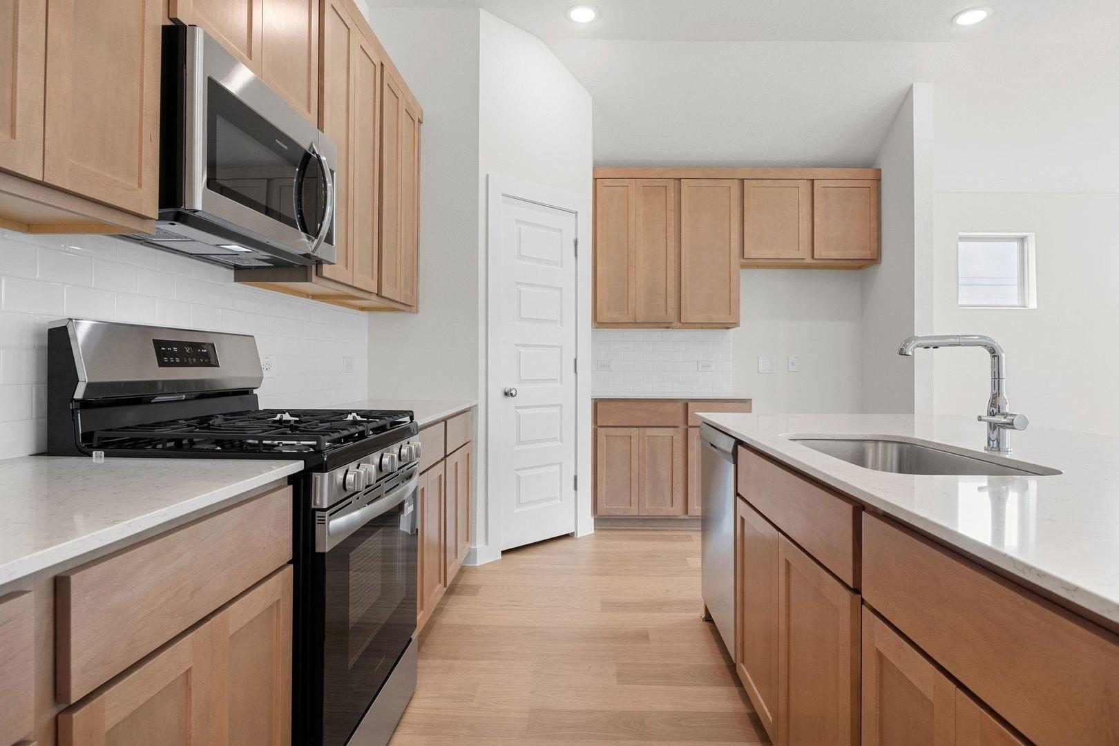 109 Divisadero Dr, Hutto, TX 78634