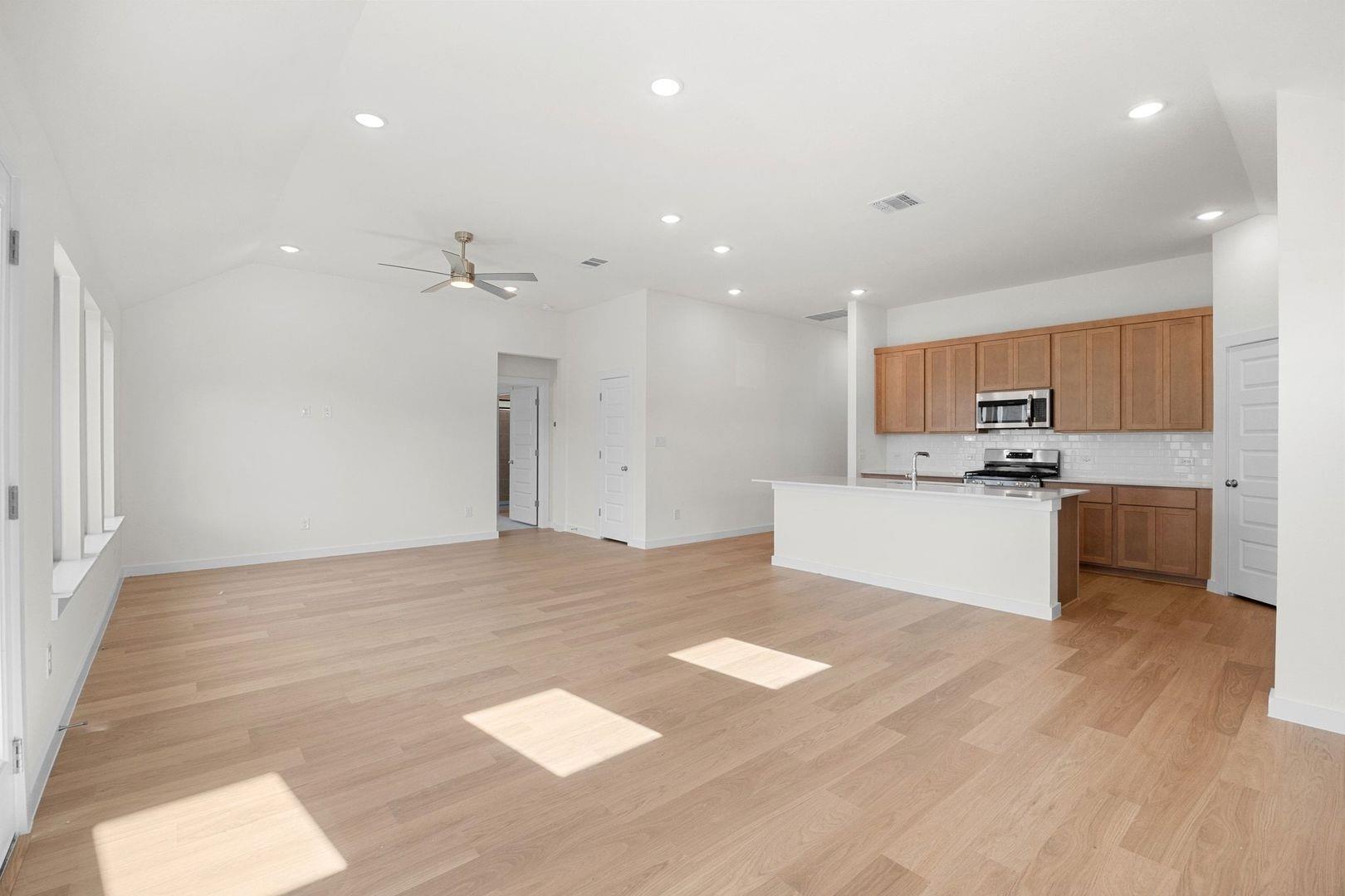 109 Divisadero Dr, Hutto, TX 78634