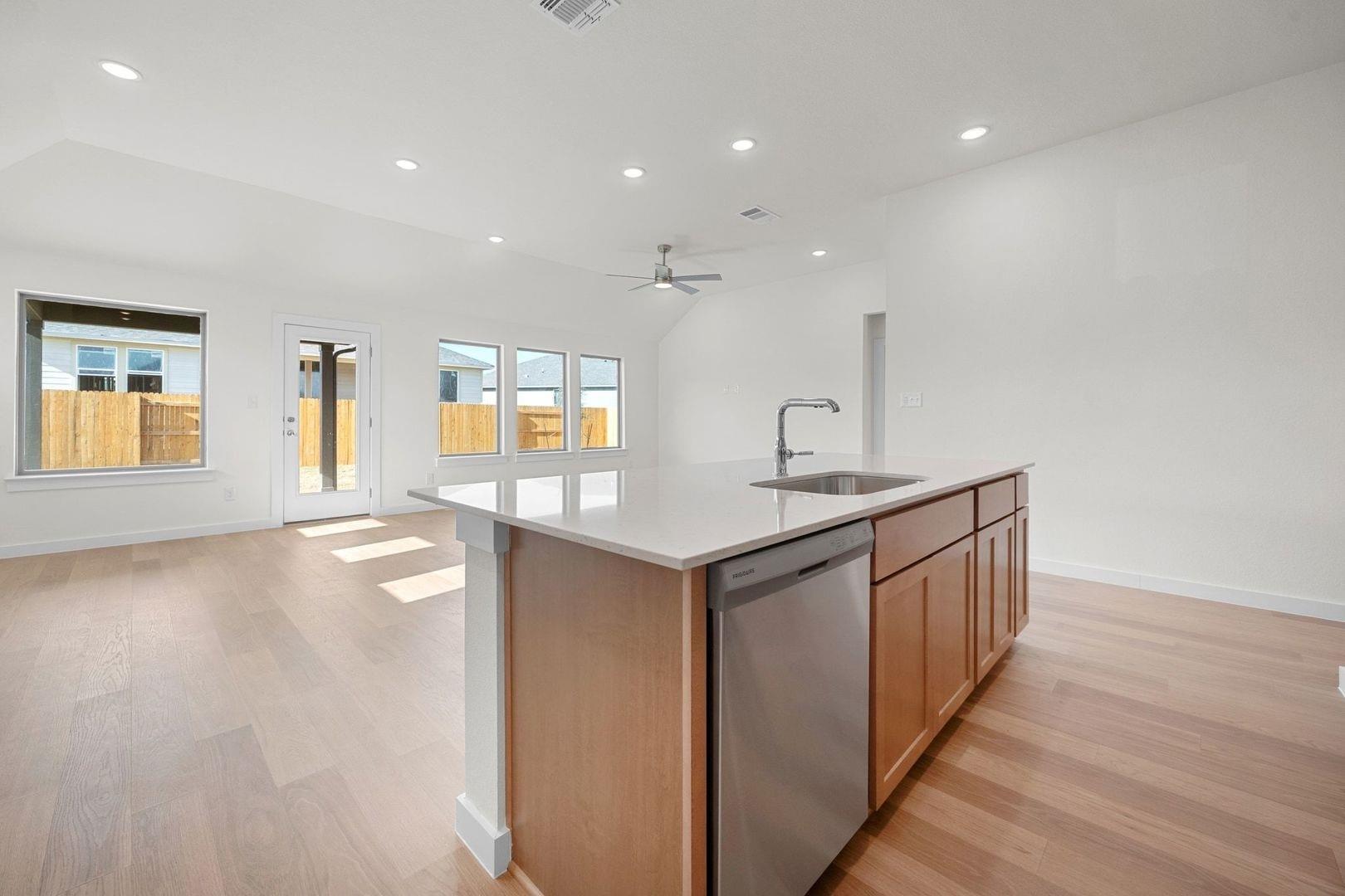 109 Divisadero Dr, Hutto, TX 78634