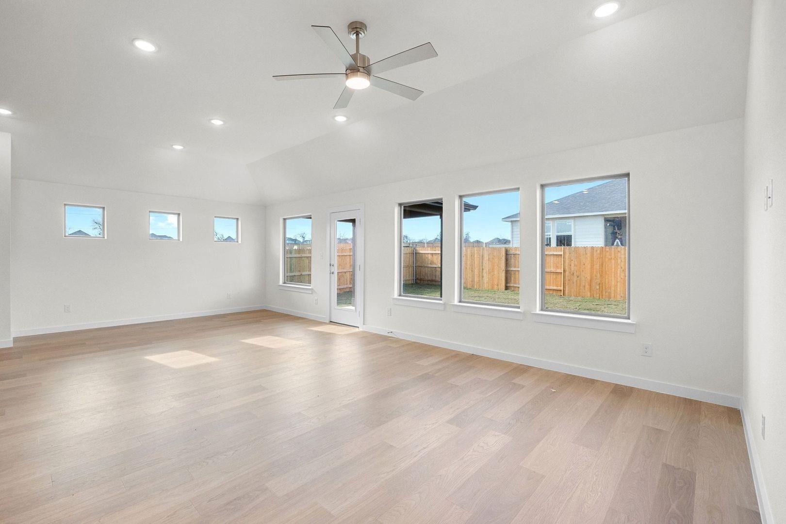 109 Divisadero Dr, Hutto, TX 78634