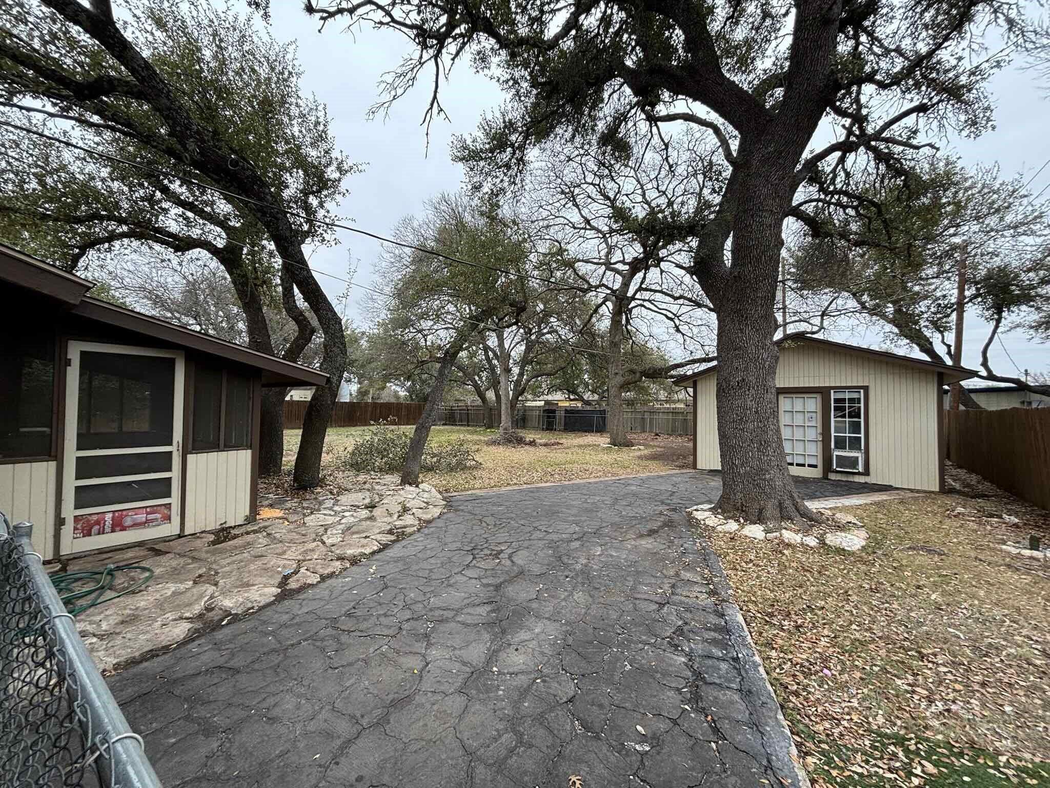 1902 Lone Oak Dr, Leander, TX 78641