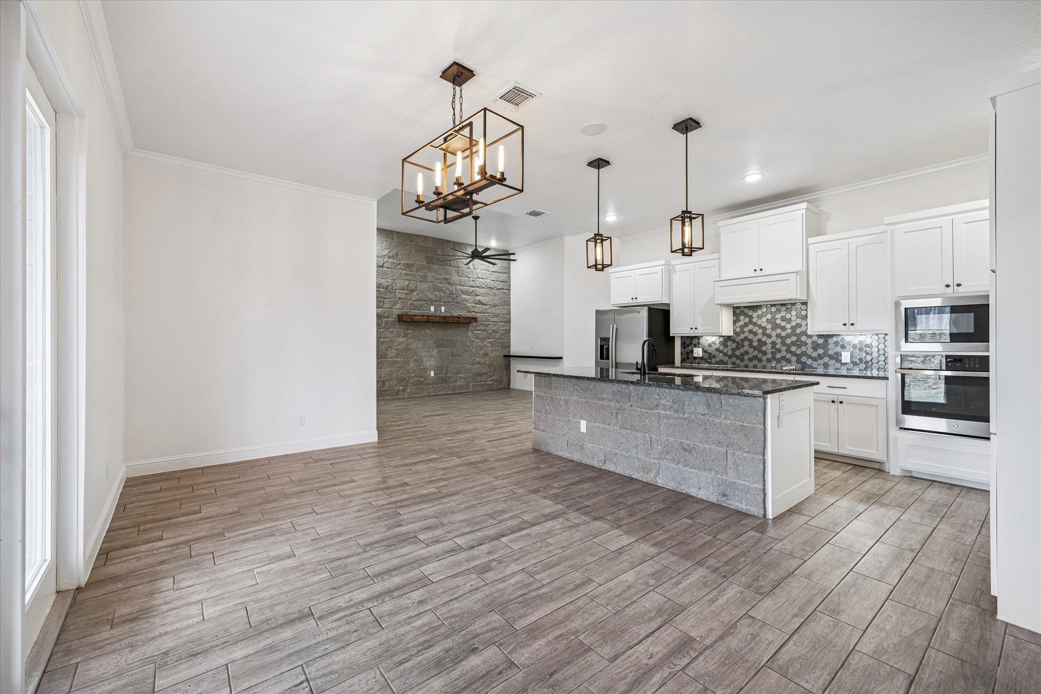 136 Greg Ln, Jarrell, TX 76537