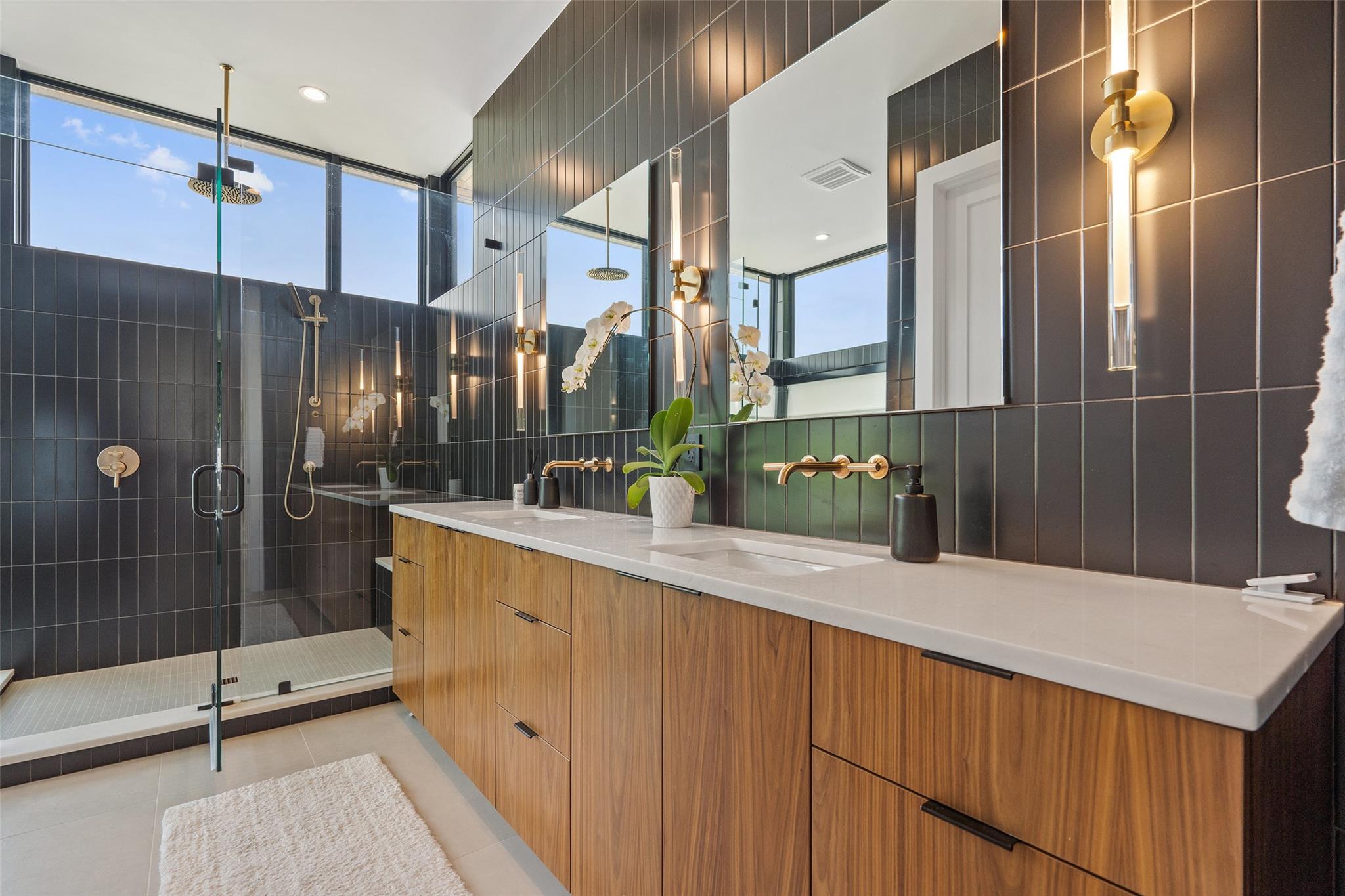 1813 Treadwell St, Austin, TX 78704