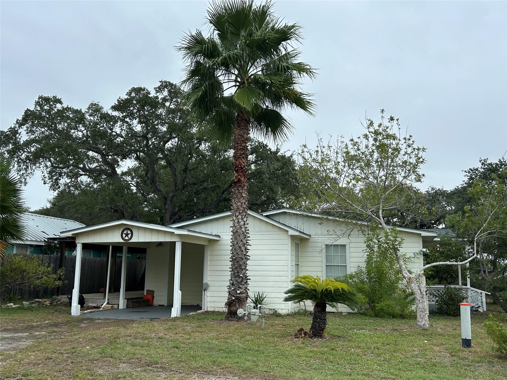 307 Broadway St, Rockport, TX 78358