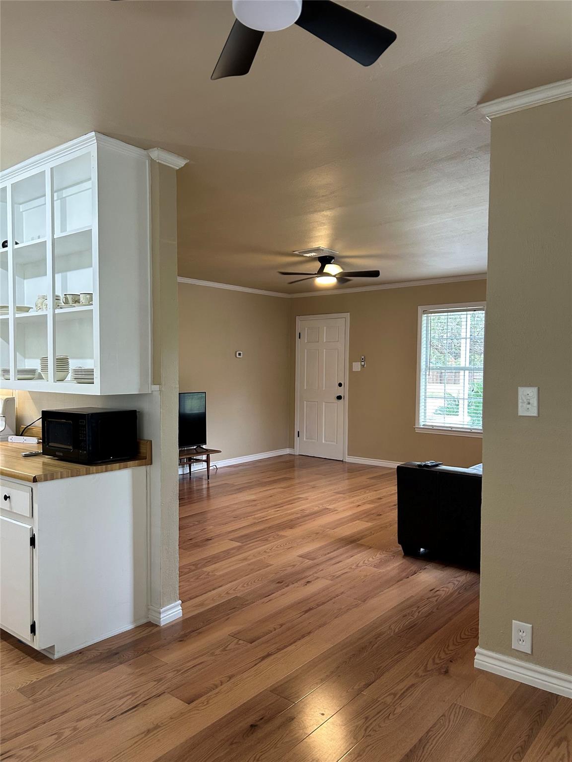 307 Broadway St, Rockport, TX 78358