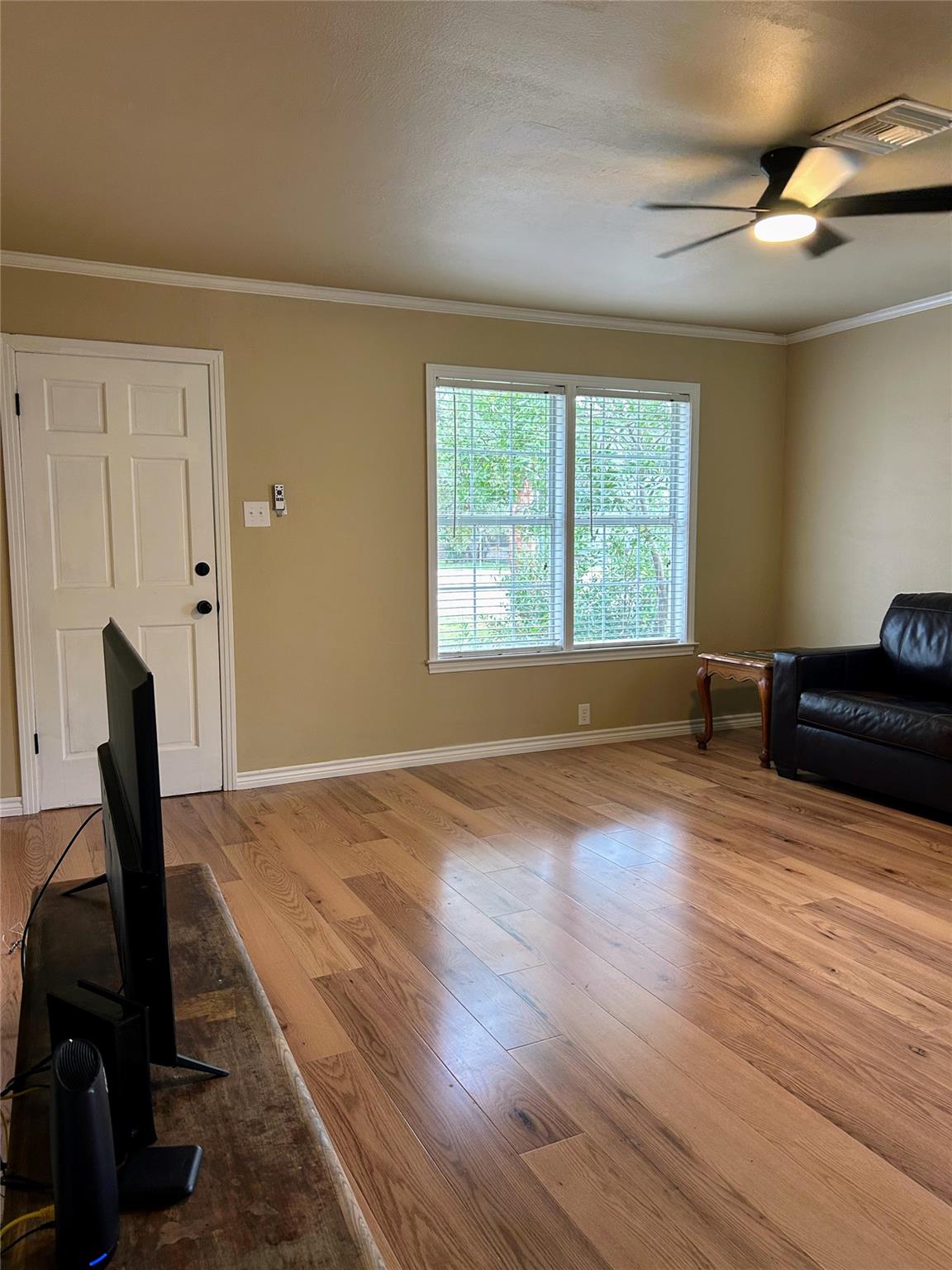 307 Broadway St, Rockport, TX 78358