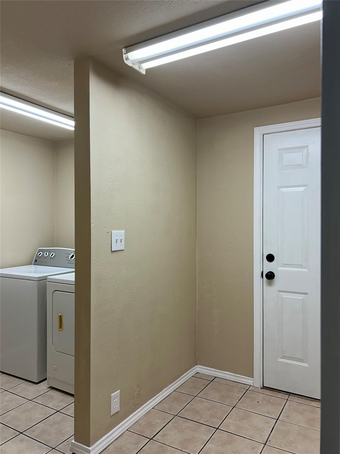 307 Broadway St, Rockport, TX 78358