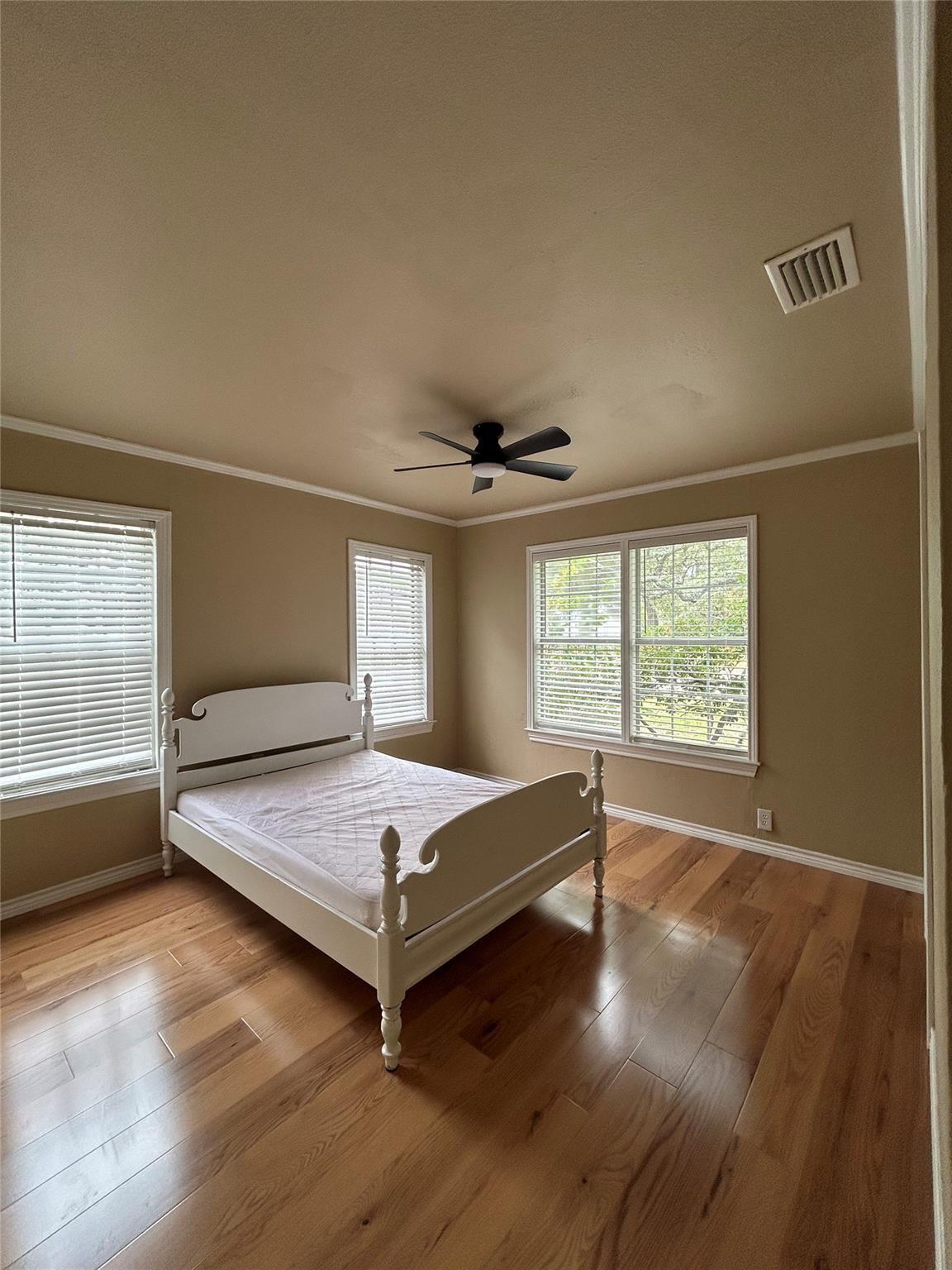 307 Broadway St, Rockport, TX 78358