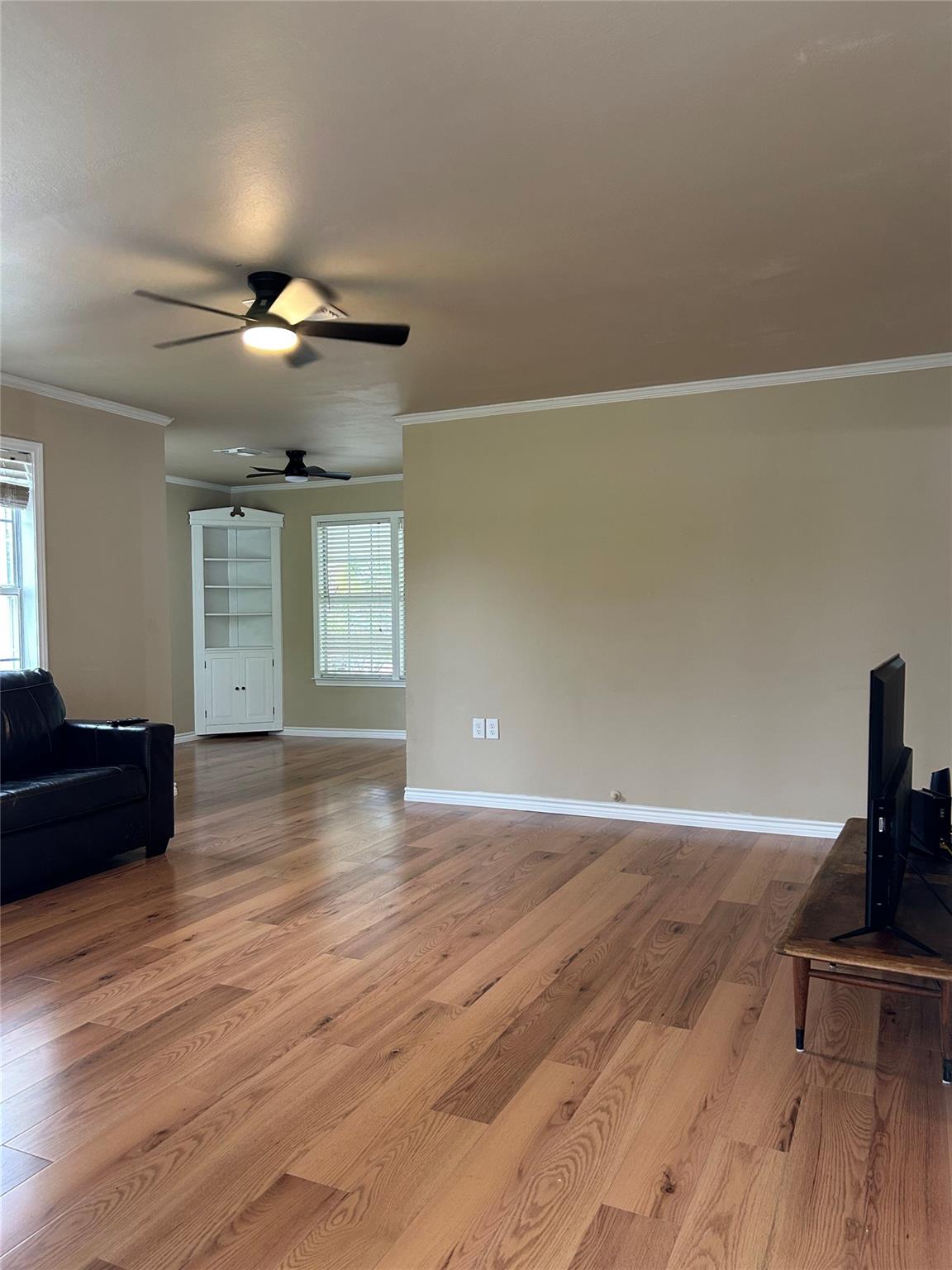 307 Broadway St, Rockport, TX 78358