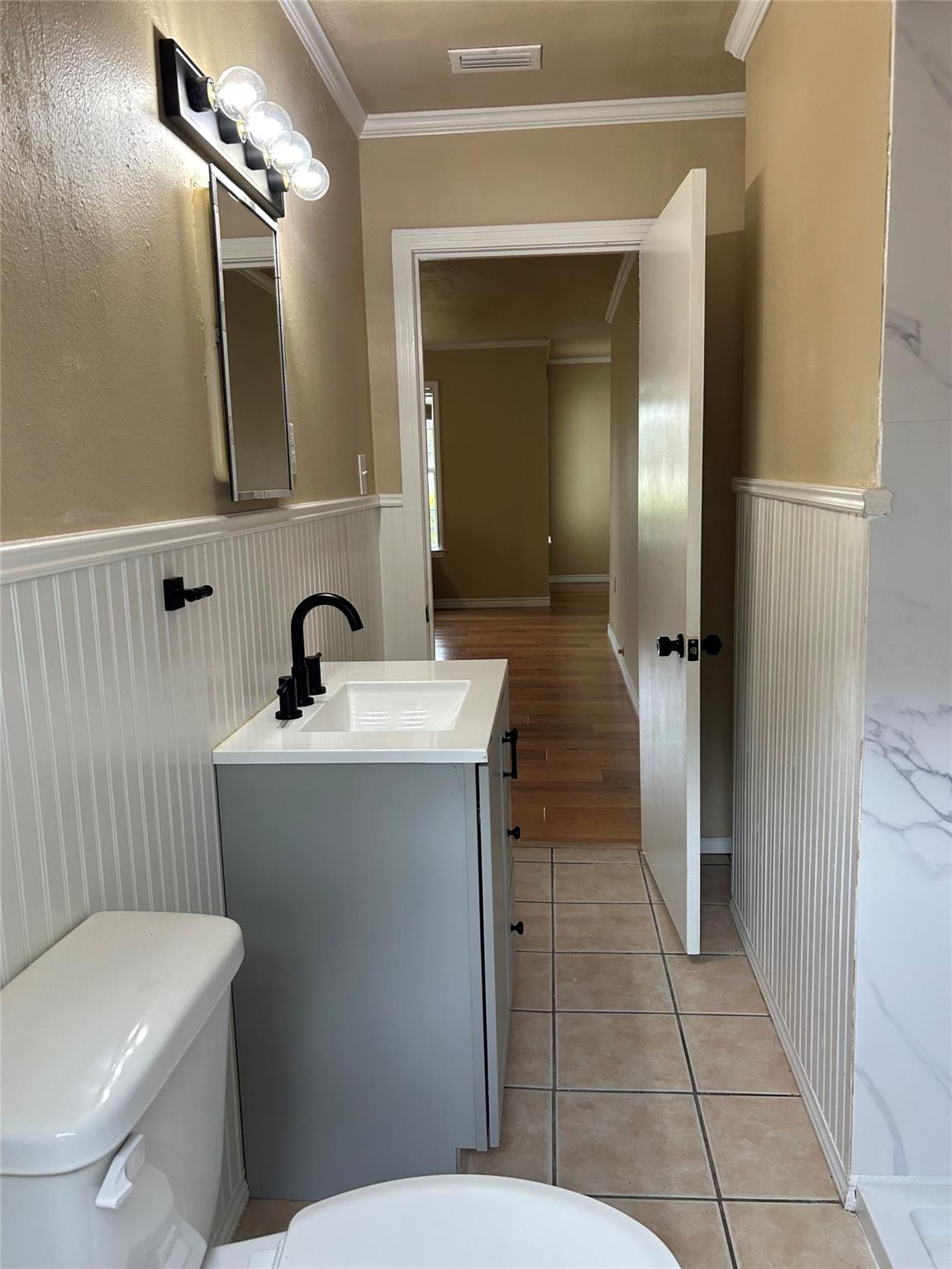 307 Broadway St, Rockport, TX 78358