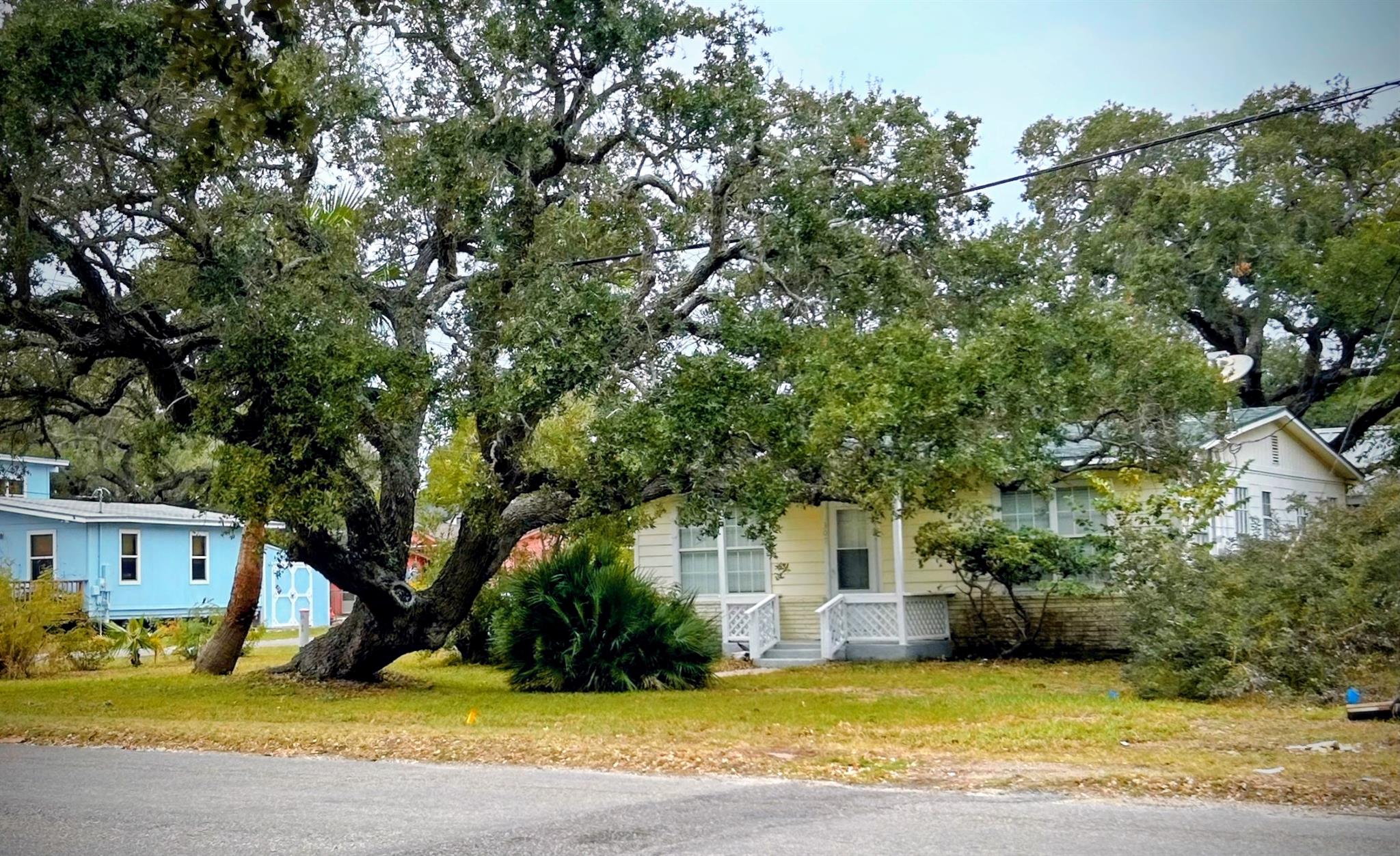 307 Broadway St, Rockport, TX 78358