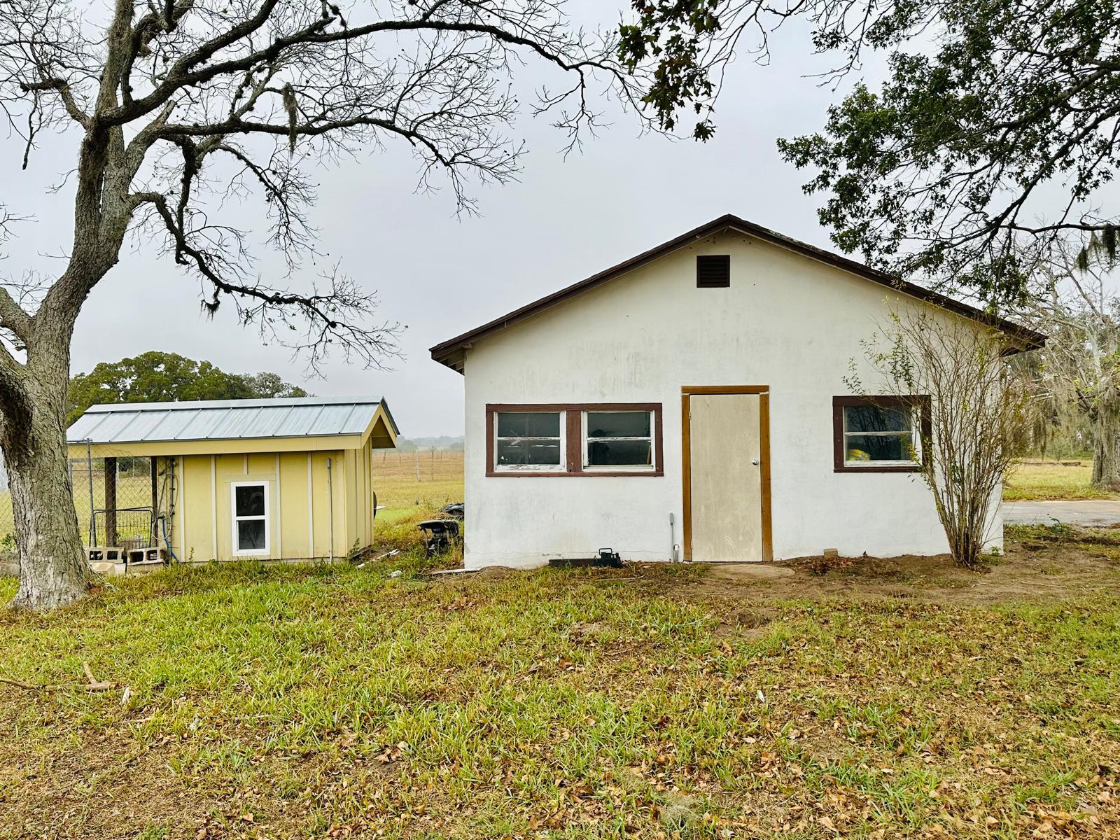 1696 E Fm 884, Yorktown, TX 78164