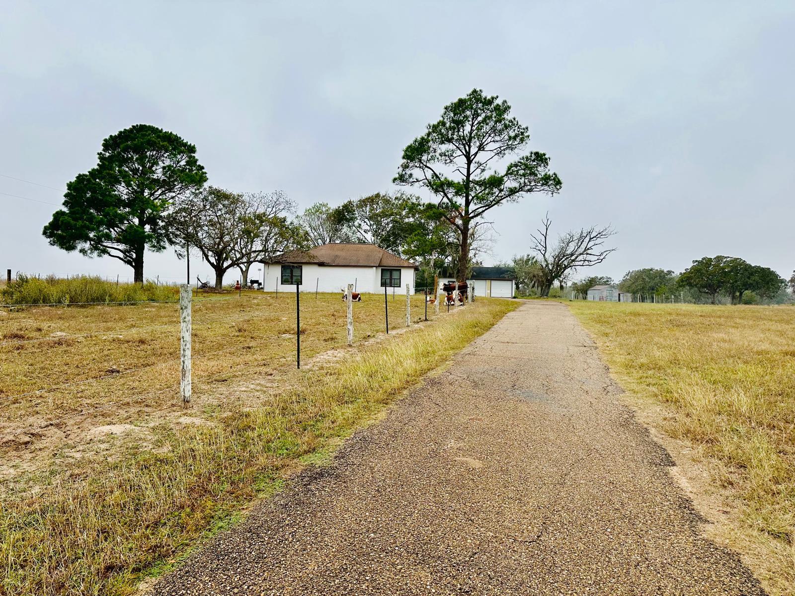 1696 E Fm 884, Yorktown, TX 78164