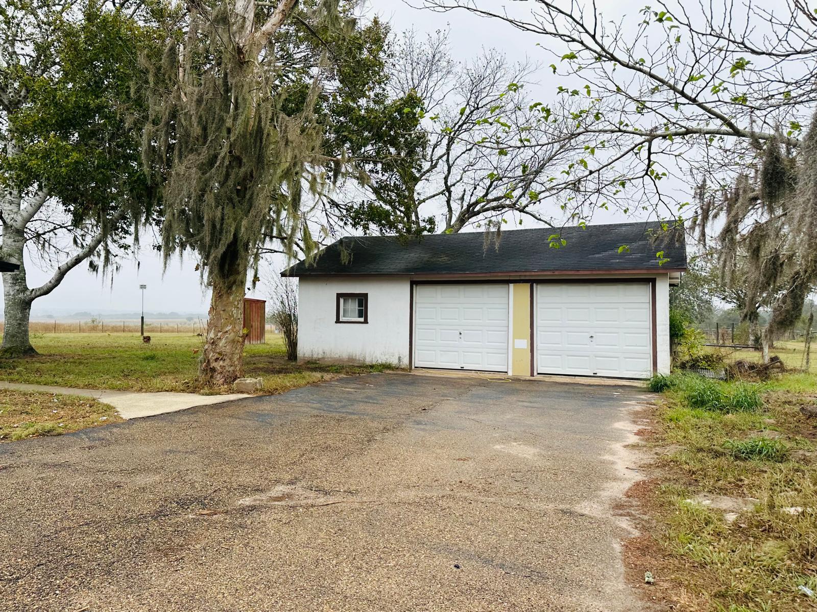 1696 E Fm 884, Yorktown, TX 78164