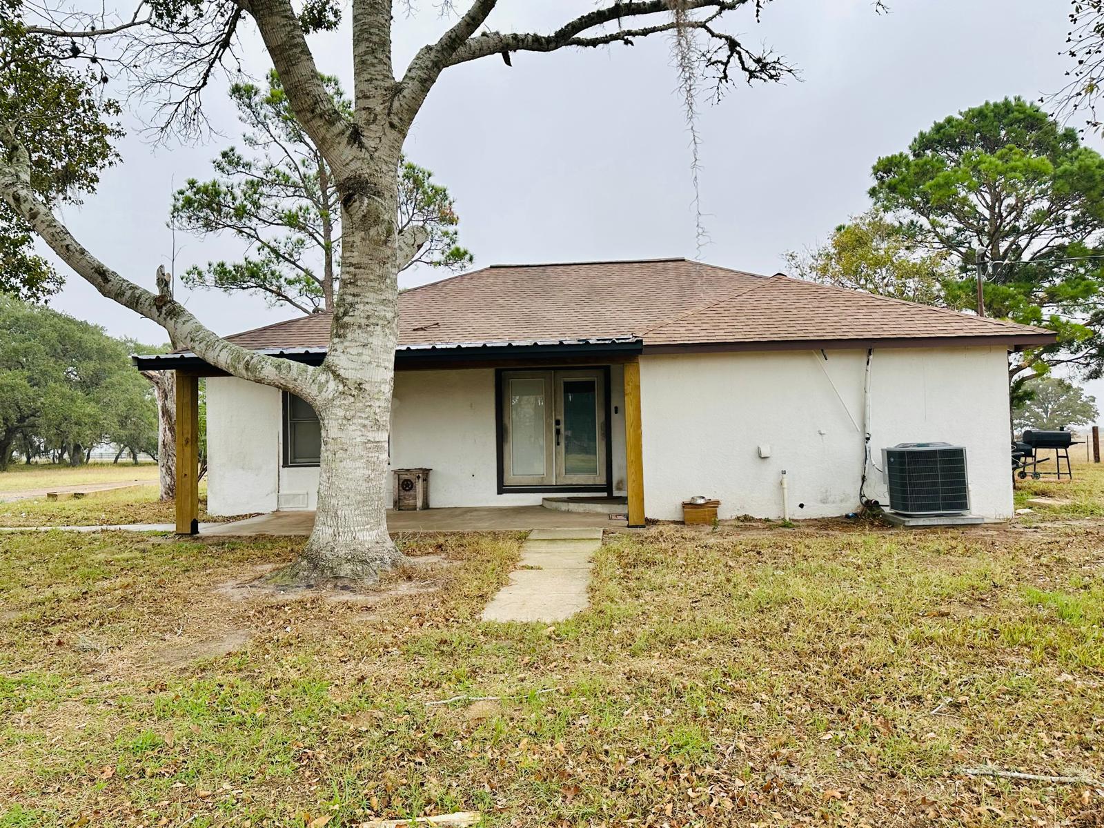 1696 E Fm 884, Yorktown, TX 78164