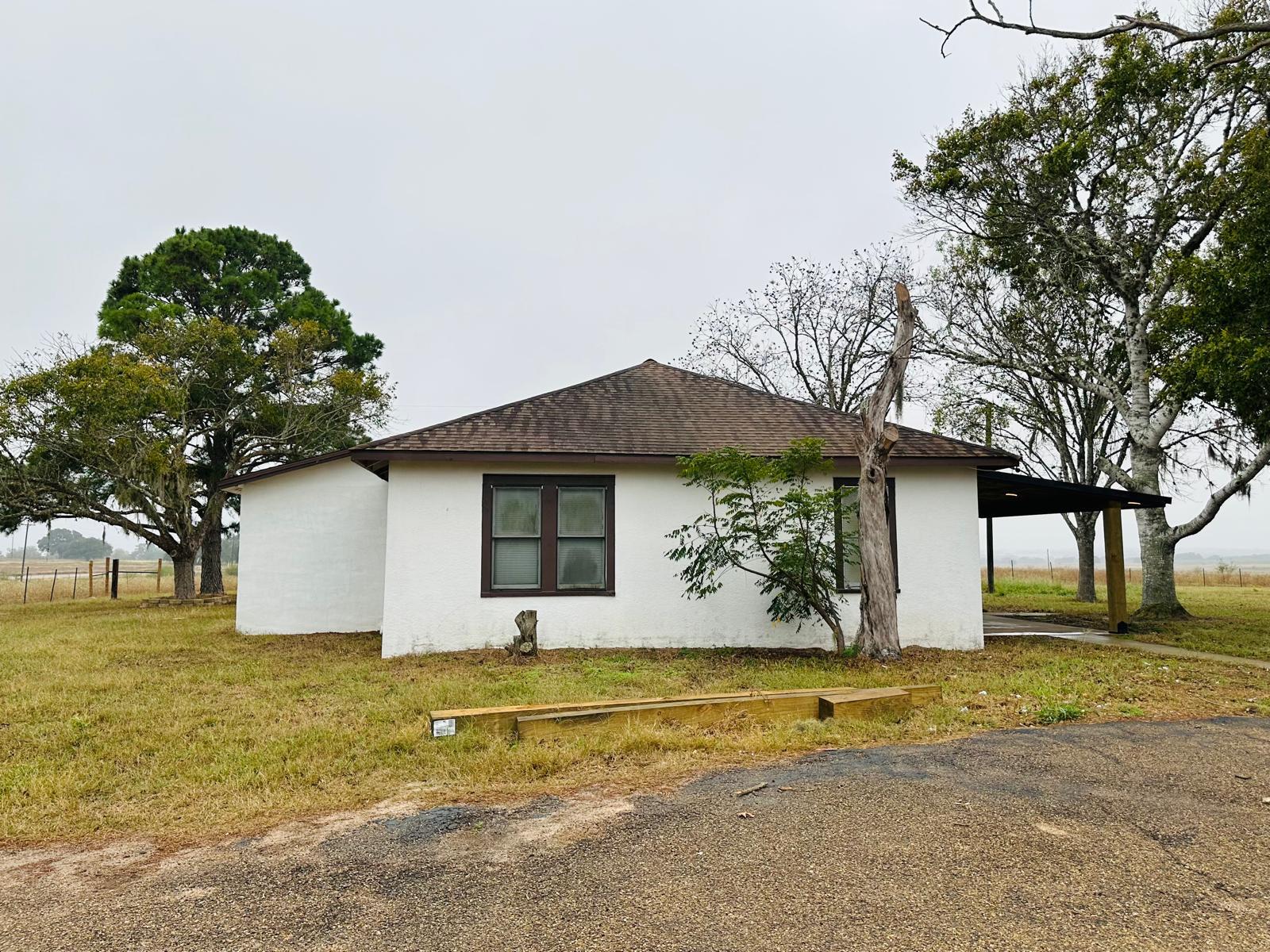 1696 E Fm 884, Yorktown, TX 78164