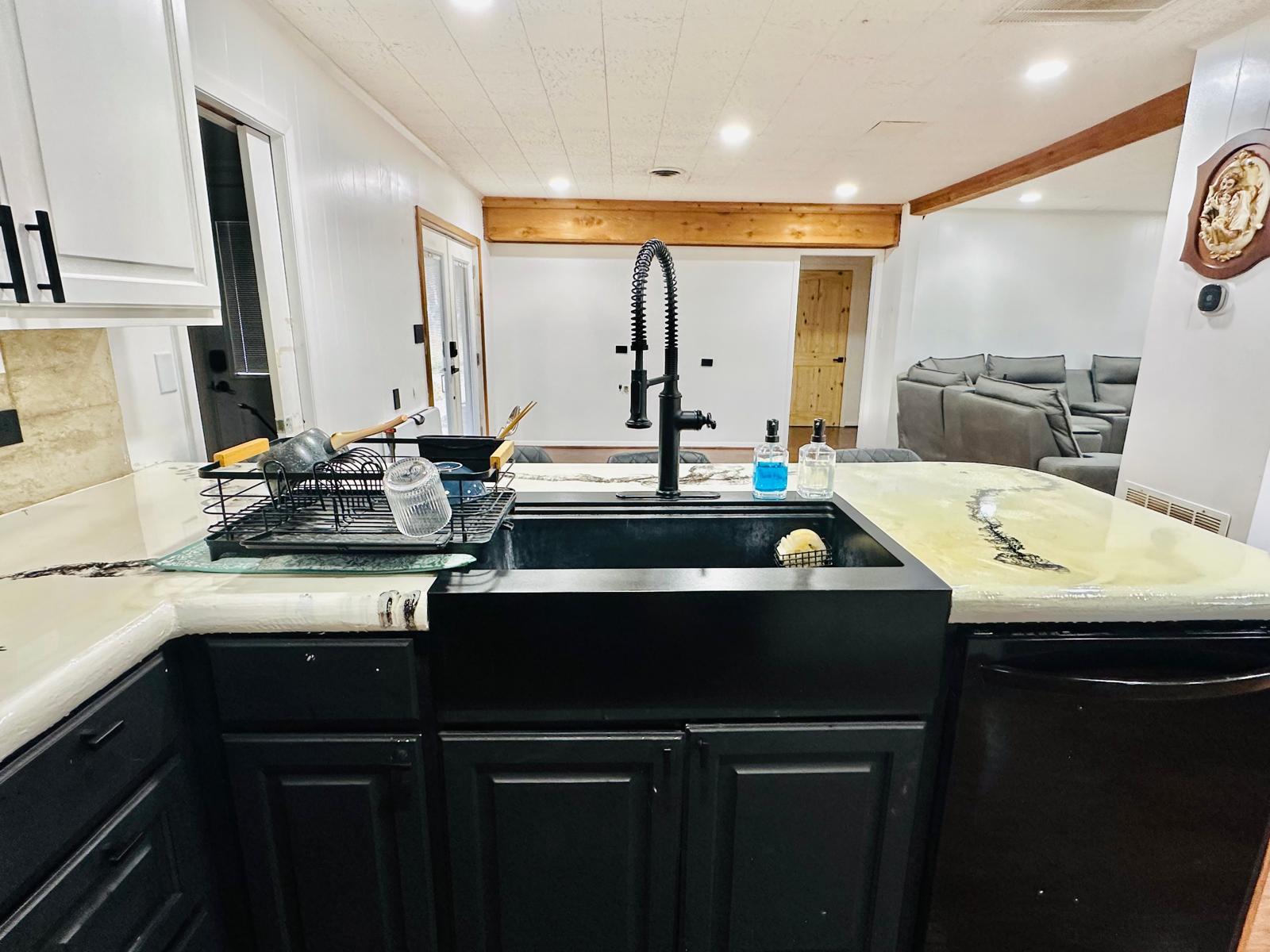 1696 E Fm 884, Yorktown, TX 78164