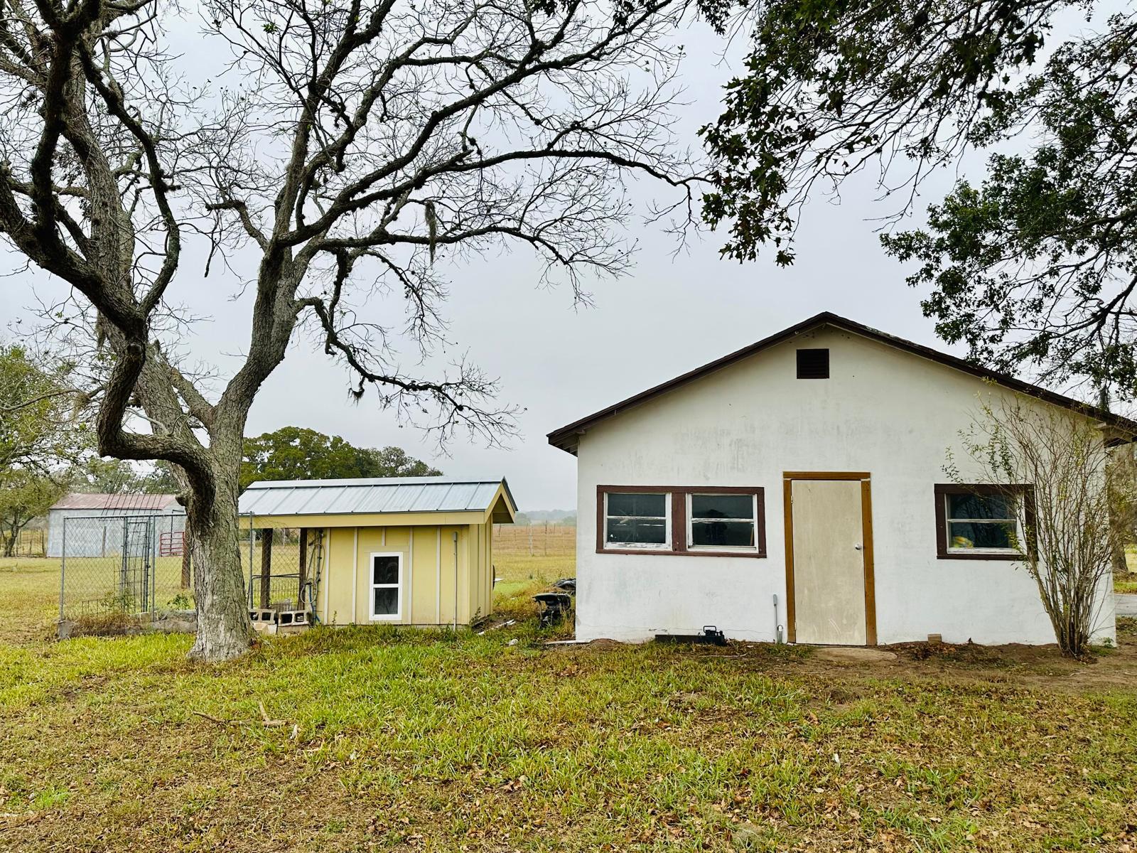 1696 E Fm 884, Yorktown, TX 78164
