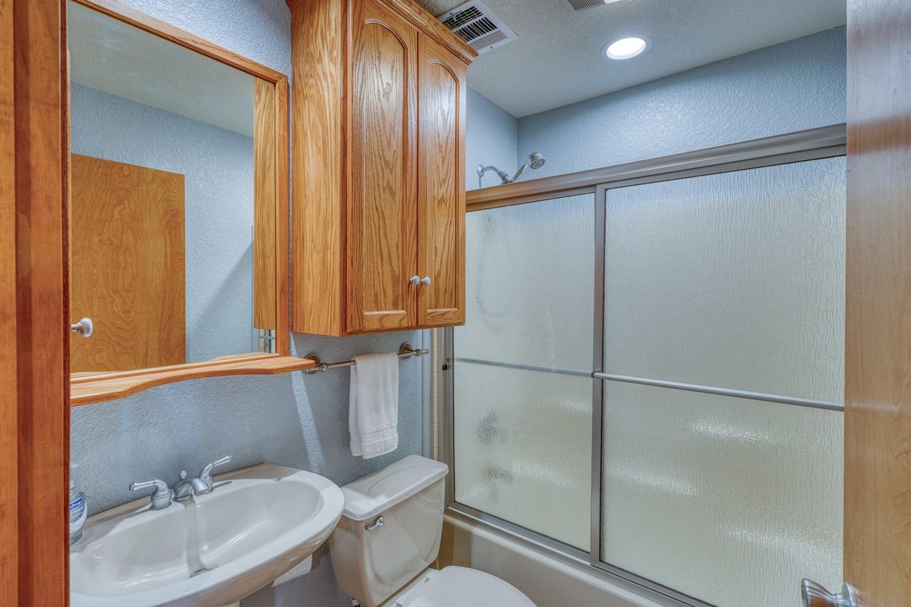 316 Skyline Dr, Sunrise Beach, TX 78643