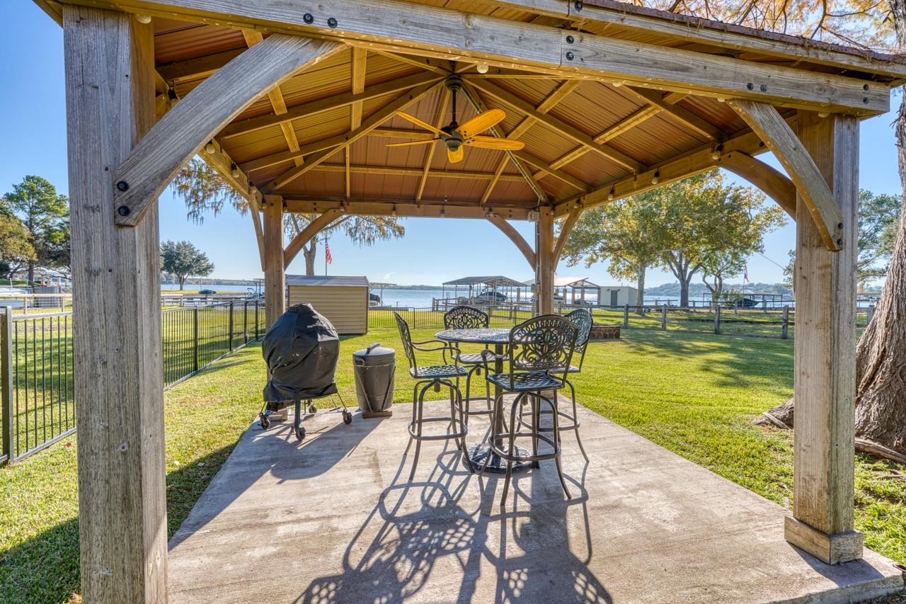 316 Skyline Dr, Sunrise Beach, TX 78643