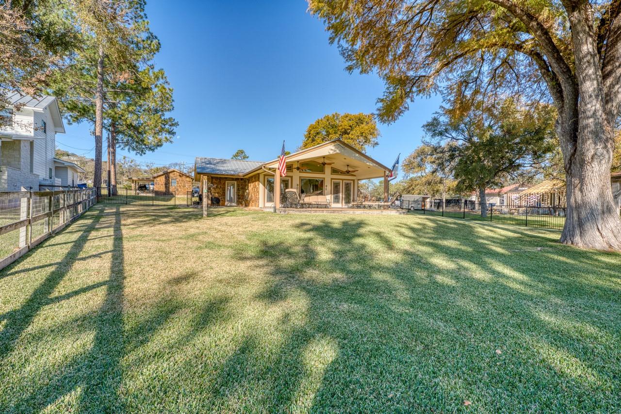 316 Skyline Dr, Sunrise Beach, TX 78643