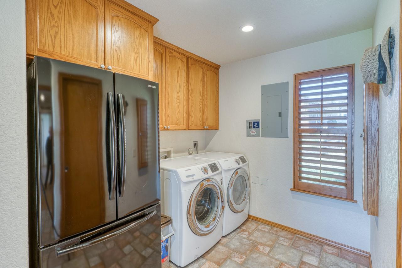 316 Skyline Dr, Sunrise Beach, TX 78643