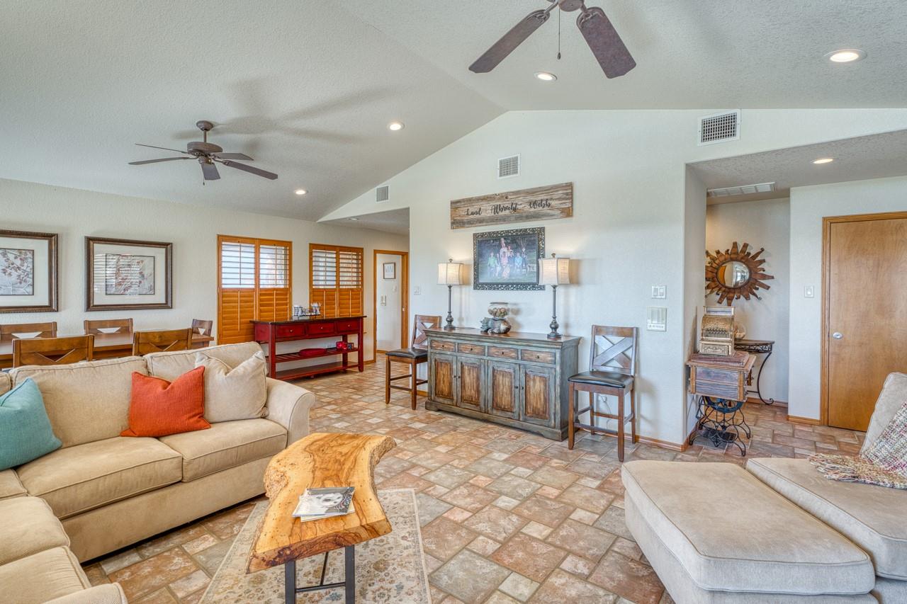 316 Skyline Dr, Sunrise Beach, TX 78643