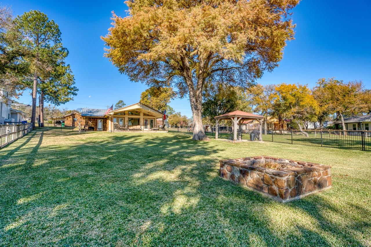 316 Skyline Dr, Sunrise Beach, TX 78643