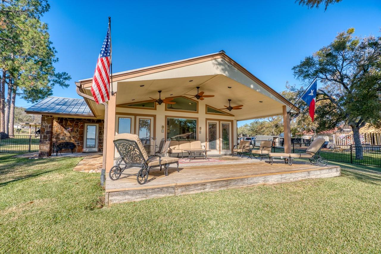 316 Skyline Dr, Sunrise Beach, TX 78643