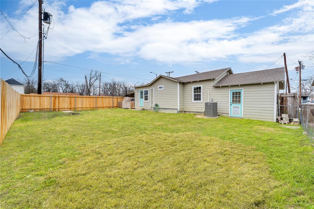 117 Travis St, Taylor, TX 76574