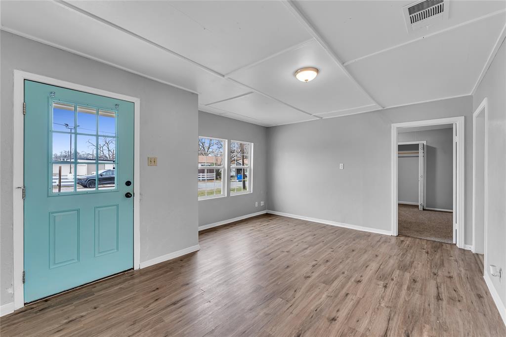 117 Travis St, Taylor, TX 76574