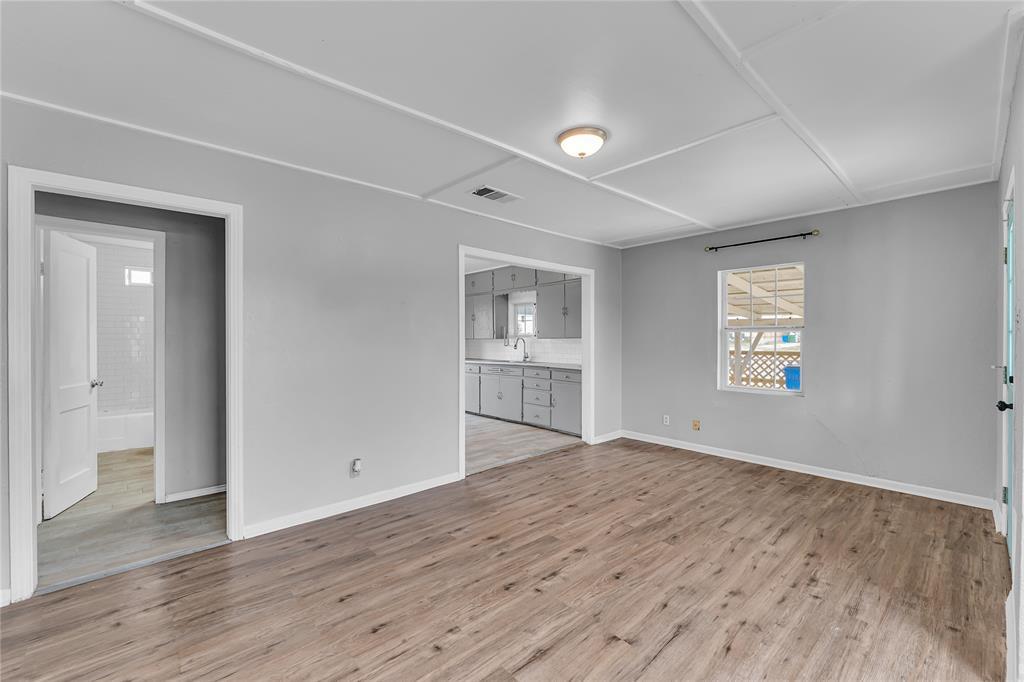 117 Travis St, Taylor, TX 76574