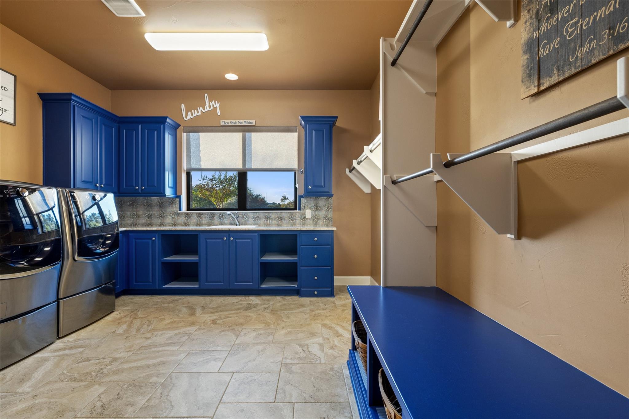 1039 Bluewater Pl, Spring Branch, TX 78070