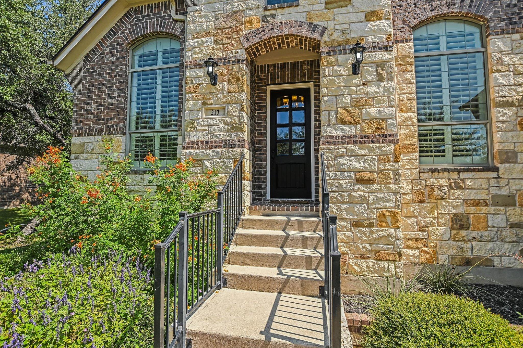 213 Mirafield Ln, Austin, TX 78737