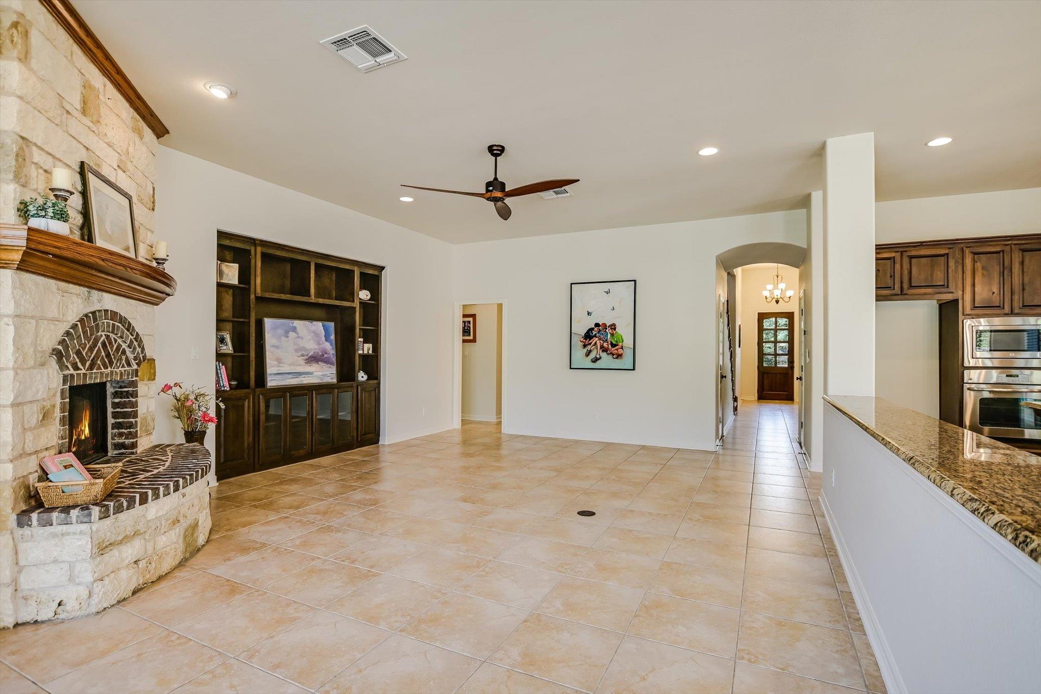 213 Mirafield Ln, Austin, TX 78737