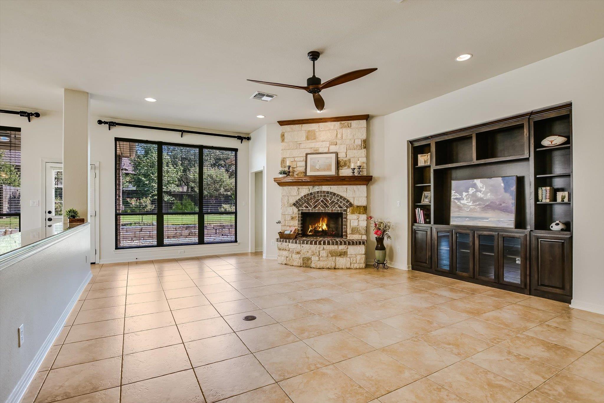 213 Mirafield Ln, Austin, TX 78737