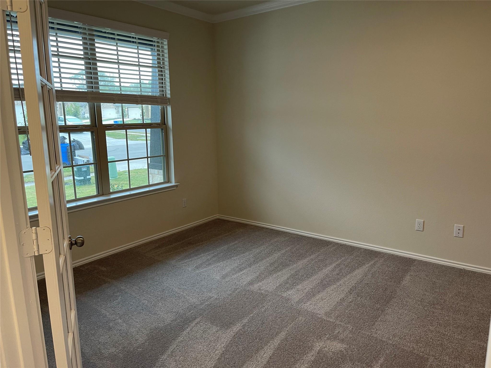 105 Onna St, Taylor, TX 76574